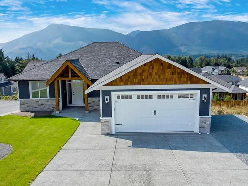 708 Mountain View Dr North, Lake Cowichan, BC 