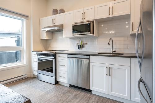 2204-1901 Nels Nelson Crescent, Revelstoke, BC - Indoor Photo Showing Kitchen With Stainless Steel Kitchen With Upgraded Kitchen