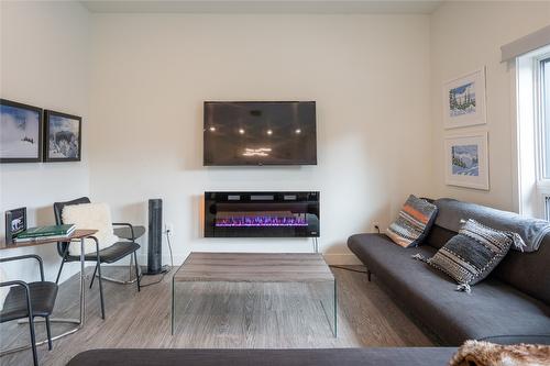 2204-1901 Nels Nelson Crescent, Revelstoke, BC - Indoor Photo Showing Living Room With Fireplace