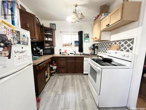 981 108Th Street, North Battleford, SK - Indoor Photo Showing Kitchen