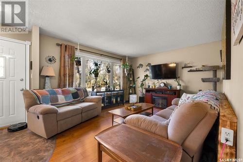 1202 Assiniboia Avenue, Cupar, SK - Indoor Photo Showing Living Room