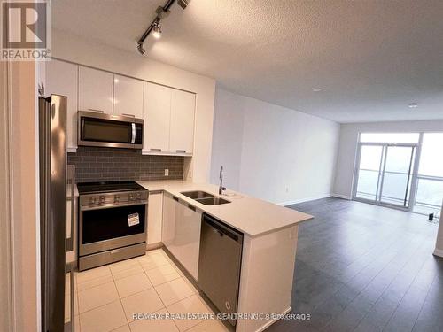 911 - 35 Watergarden Drive, Mississauga, ON - Indoor Photo Showing Kitchen With Double Sink