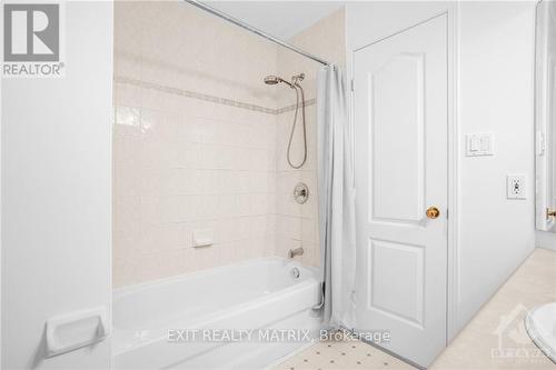 21 - 825 Grenon Avenue, Ottawa, ON - Indoor Photo Showing Bathroom