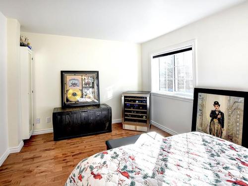 Master bedroom - 2027 Rue Champagne, Sainte-Julienne, QC - Indoor Photo Showing Bedroom