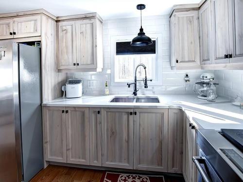 Kitchen - 2027 Rue Champagne, Sainte-Julienne, QC - Indoor Photo Showing Kitchen With Double Sink