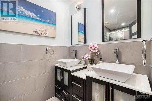 6477 Wheatfield Crescent, Greely, ON - Indoor Photo Showing Bathroom