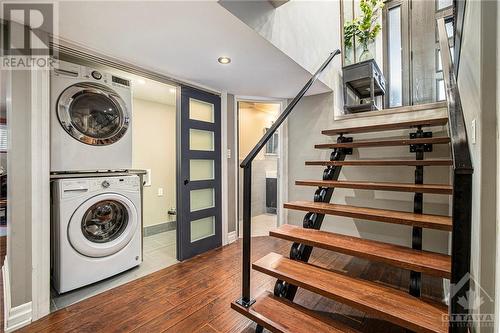 6477 Wheatfield Crescent, Greely, ON - Indoor Photo Showing Laundry Room