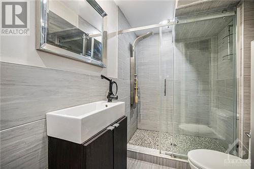 6477 Wheatfield Crescent, Greely, ON - Indoor Photo Showing Bathroom