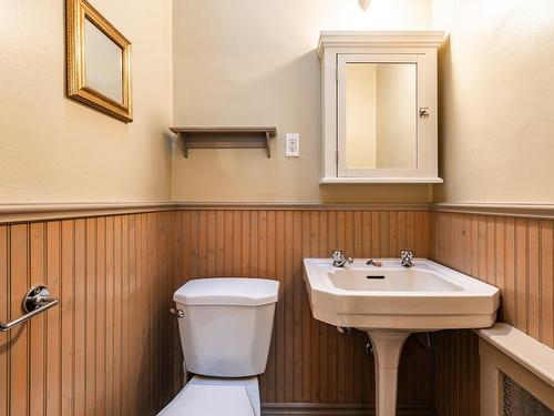 Powder room - 4701 Av. Grosvenor, Montréal (Côte-Des-Neiges/Notre-Dame-De-Grâce), QC - Indoor Photo Showing Bathroom