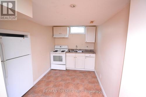 77 Stonebriar Drive, Vaughan, ON - Indoor Photo Showing Kitchen