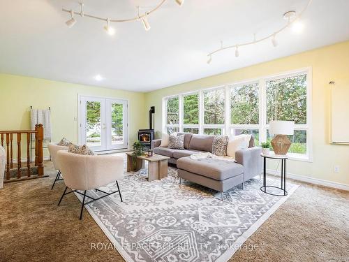 433409 4Th Line, Amaranth, ON - Indoor Photo Showing Living Room