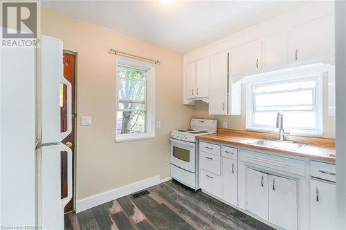 409 Claude Street, South Bruce Peninsula, ON - Indoor Photo Showing Kitchen