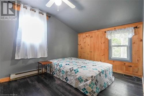 409 Claude Street, South Bruce Peninsula, ON - Indoor Photo Showing Bedroom