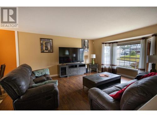 3682 Juniper Avenue, Terrace, BC - Indoor Photo Showing Living Room