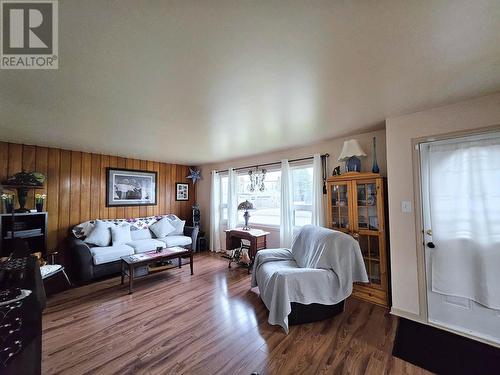 3020 5Th Avenue, Prince George, BC - Indoor Photo Showing Living Room