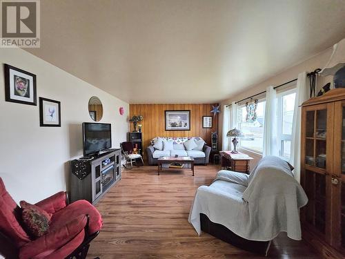 3020 5Th Avenue, Prince George, BC - Indoor Photo Showing Living Room