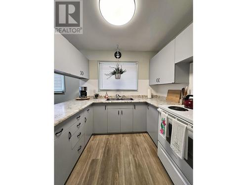 3020 5Th Avenue, Prince George, BC - Indoor Photo Showing Kitchen With Double Sink