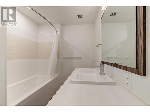 1800 Richter Street Unit# Ph6, Kelowna, BC - Indoor Photo Showing Bathroom