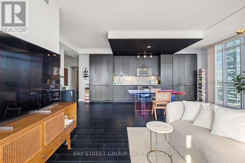 3206 - 15 Iceboat Terrace, Toronto, ON - Indoor Photo Showing Living Room