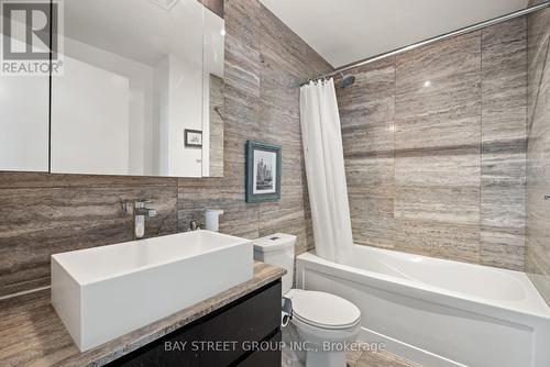 3206 - 15 Iceboat Terrace, Toronto, ON - Indoor Photo Showing Bathroom