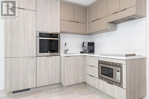 2006 - 39 Roehampton Avenue, Toronto, ON - Indoor Photo Showing Kitchen