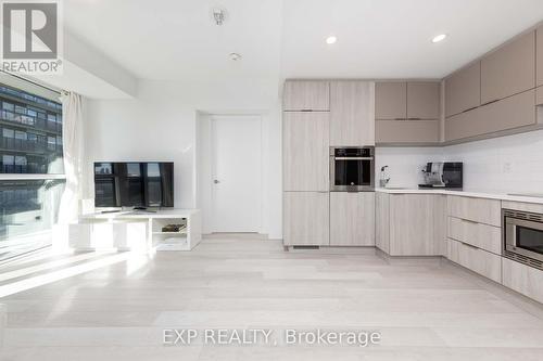 2006 - 39 Roehampton Avenue, Toronto, ON - Indoor Photo Showing Kitchen