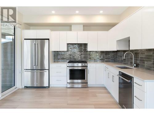 High end KitchenAid appliances - 727 Wardlaw Avenue Unit# 4, Kelowna, BC - Indoor Photo Showing Kitchen With Stainless Steel Kitchen With Upgraded Kitchen