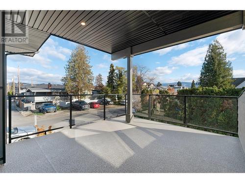 727 Wardlaw Avenue Unit# 4, Kelowna, BC - Outdoor With Balcony With Exterior