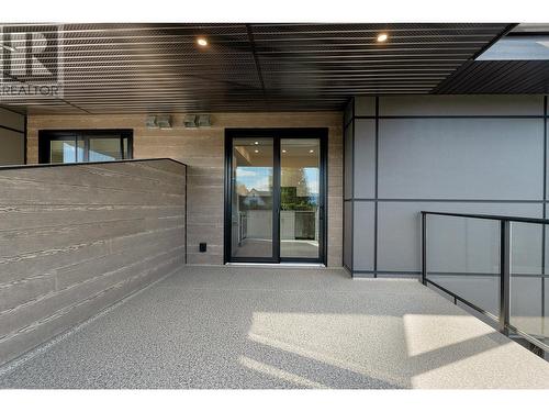 727 Wardlaw Avenue Unit# 4, Kelowna, BC - Outdoor With Exterior