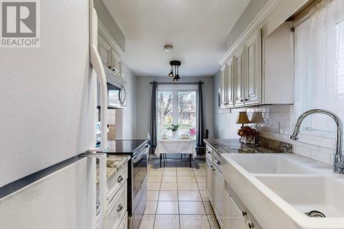 29 Hewitt Crescent, Ajax, ON - Indoor Photo Showing Kitchen With Double Sink With Upgraded Kitchen