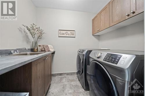 423 Warmstone Drive, Stittsville, ON - Indoor Photo Showing Laundry Room