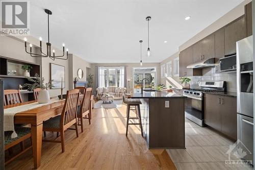 423 Warmstone Drive, Stittsville, ON - Indoor Photo Showing Kitchen With Stainless Steel Kitchen With Upgraded Kitchen