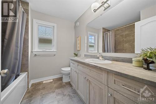 423 Warmstone Drive, Stittsville, ON - Indoor Photo Showing Bathroom