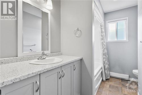 Main Bath - 225 Twelfth Street E, Cornwall, ON - Indoor Photo Showing Bathroom