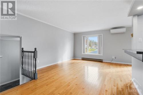 Living Room - 225 Twelfth Street E, Cornwall, ON - Indoor