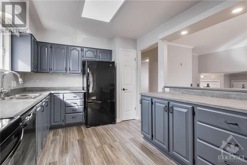 Kitchen - 225 Twelfth Street E, Cornwall, ON - Indoor Photo Showing Kitchen With Double Sink