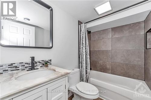 6366 Rothbourne Road, Ottawa, ON - Indoor Photo Showing Bathroom