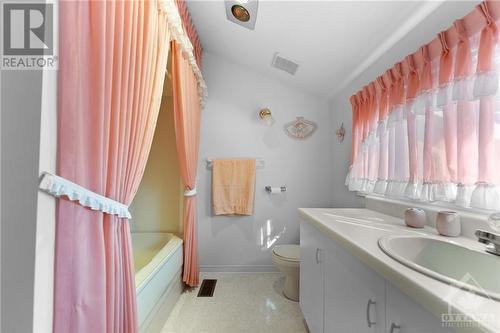 5 Rockwood Drive, Braeside, ON - Indoor Photo Showing Bathroom