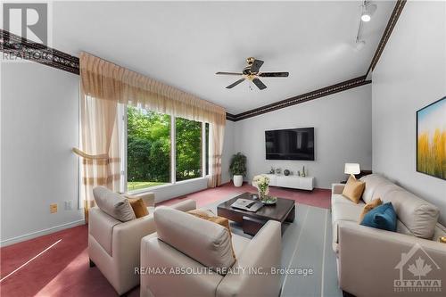 5 Rockwood Drive, Mcnab/Braeside, ON - Indoor Photo Showing Living Room