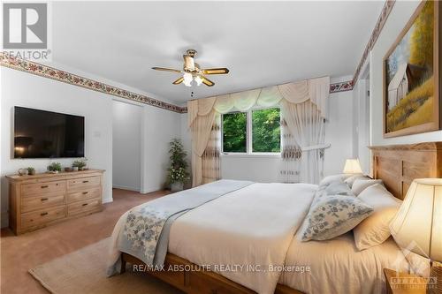 5 Rockwood Drive, Mcnab/Braeside, ON - Indoor Photo Showing Bedroom