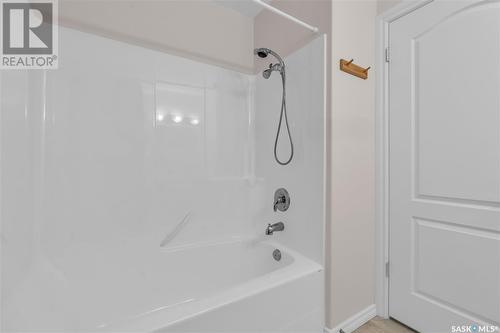 306 2909 Arens Road E, Regina, SK - Indoor Photo Showing Bathroom