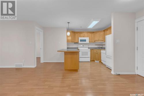 306 2909 Arens Road E, Regina, SK - Indoor Photo Showing Kitchen