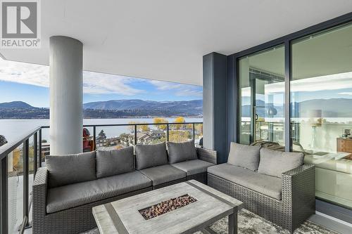 485 Groves Avenue Unit# 1105, Kelowna, BC - Indoor Photo Showing Living Room With Body Of Water