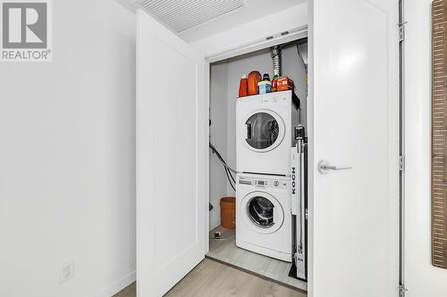 485 Groves Avenue Unit# 1105, Kelowna, BC - Indoor Photo Showing Laundry Room