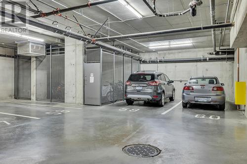 485 Groves Avenue Unit# 1105, Kelowna, BC - Indoor Photo Showing Garage