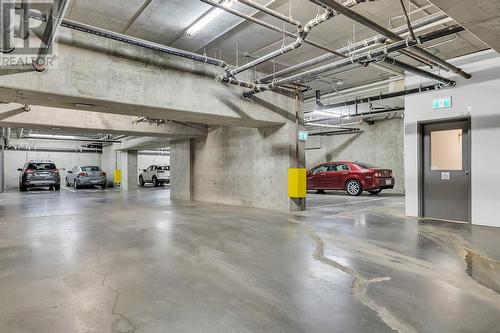 485 Groves Avenue Unit# 1105, Kelowna, BC - Indoor Photo Showing Garage