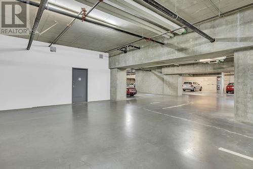 485 Groves Avenue Unit# 1105, Kelowna, BC - Indoor Photo Showing Garage