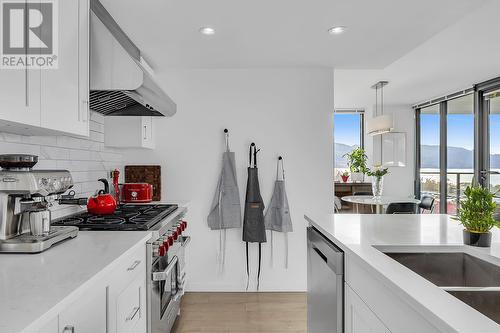 485 Groves Avenue Unit# 1105, Kelowna, BC - Indoor Photo Showing Kitchen