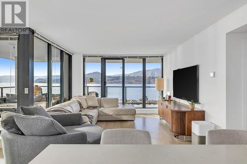 485 Groves Avenue Unit# 1105, Kelowna, BC - Indoor Photo Showing Living Room