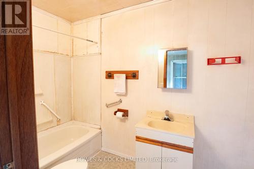 506A Lakeview Road, Bancroft, ON - Indoor Photo Showing Bathroom